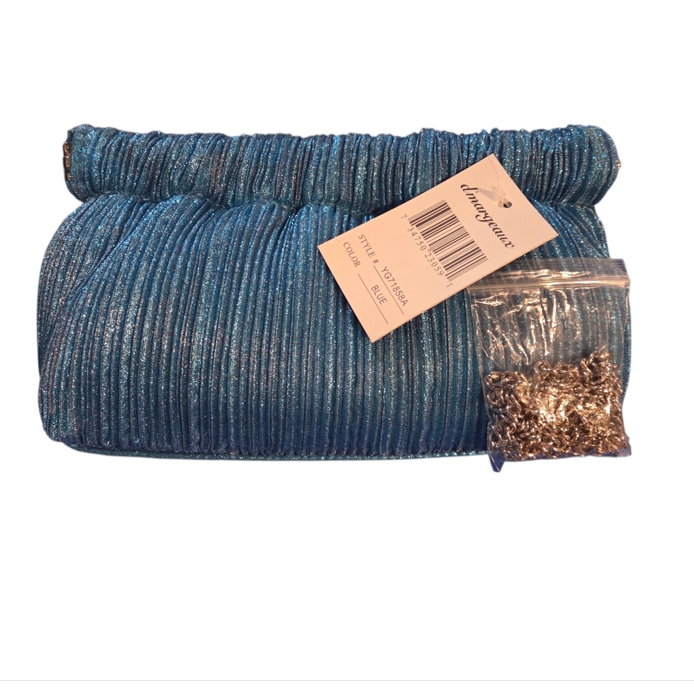 D'Margeaux - NEW Pleated Rushed Textured Shimmery Clutch w/Removable Chain Strap - Picture 4 of 6